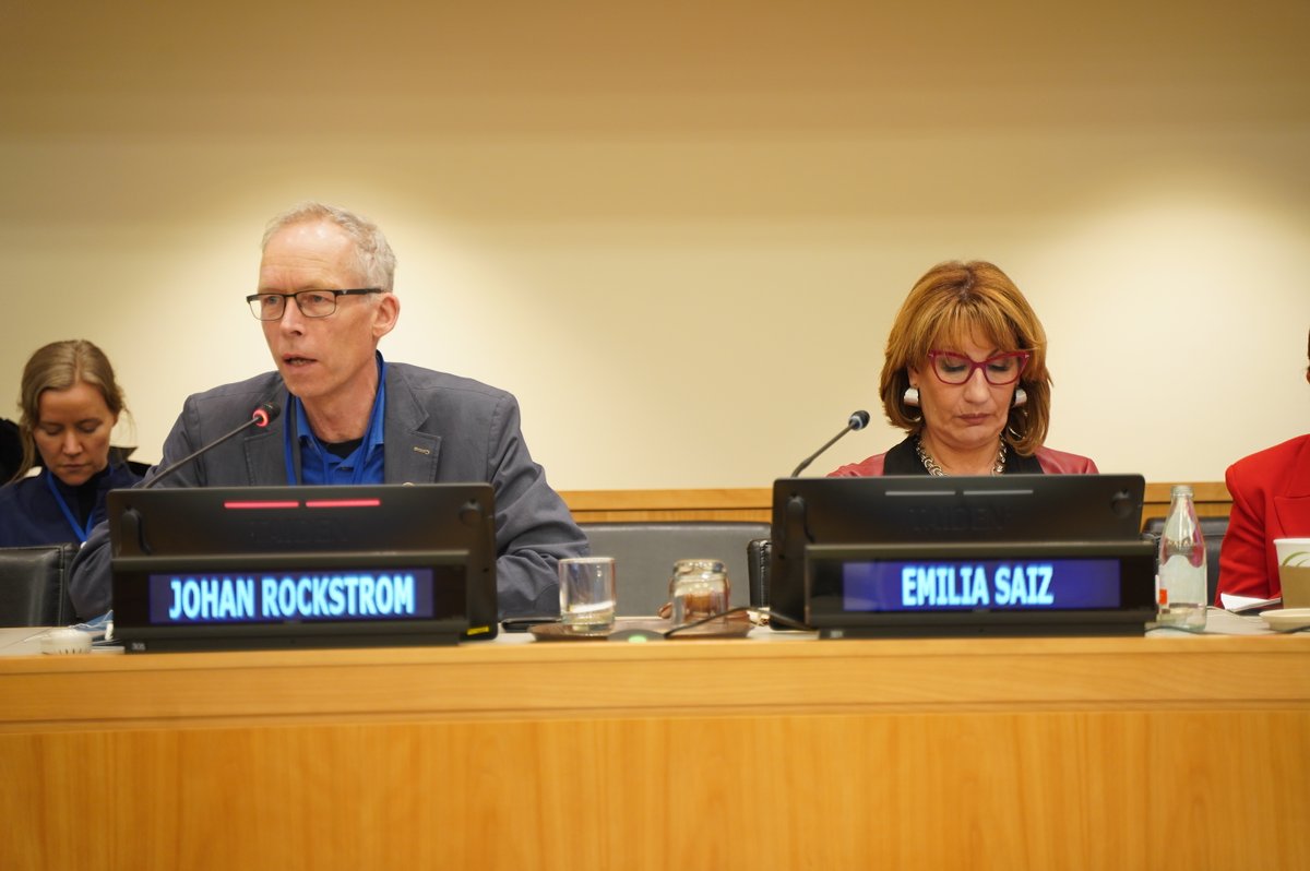 uclg_org's tweet photo. The @watercommongood calls on the need to transform our systems, to get our hands dirty to transform #water governance. We need outcomes-oriented policies and procurement, & integrated efforts to move away from our siloes ensuring the right to water
#Listen2Cities #WaterAction https://t.co/ql35OURKek