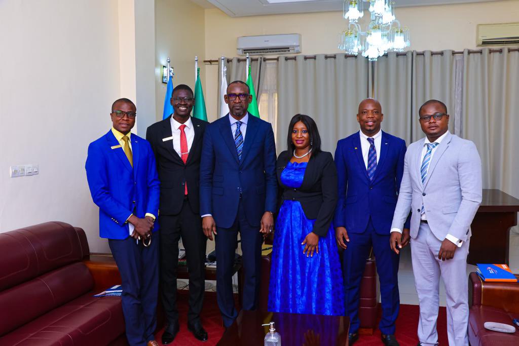 Une délégation de la JCI Mali conduite par son Président Sénateur Ahmadou Abdoulaye TRAORÉ a été reçu en audience par le Ministre des Affaires Étrangères et de la Coopération Internationale, son excellence Abdoulaye DIOP et ses collaborateurs ce jeudi 23 Mars 2023.
#JCIMali2023
