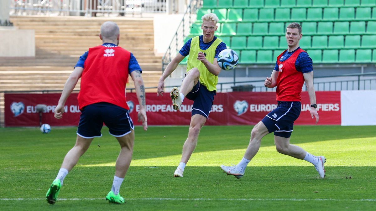 FaeroskFodbold's tweet photo. Practice, practice, practice. ๐๐ซ๐ด
#RememberSunscreen
๐ธ: https://t.co/ye9E4f6Vh0 https://t.co/IKnQFBfyAC