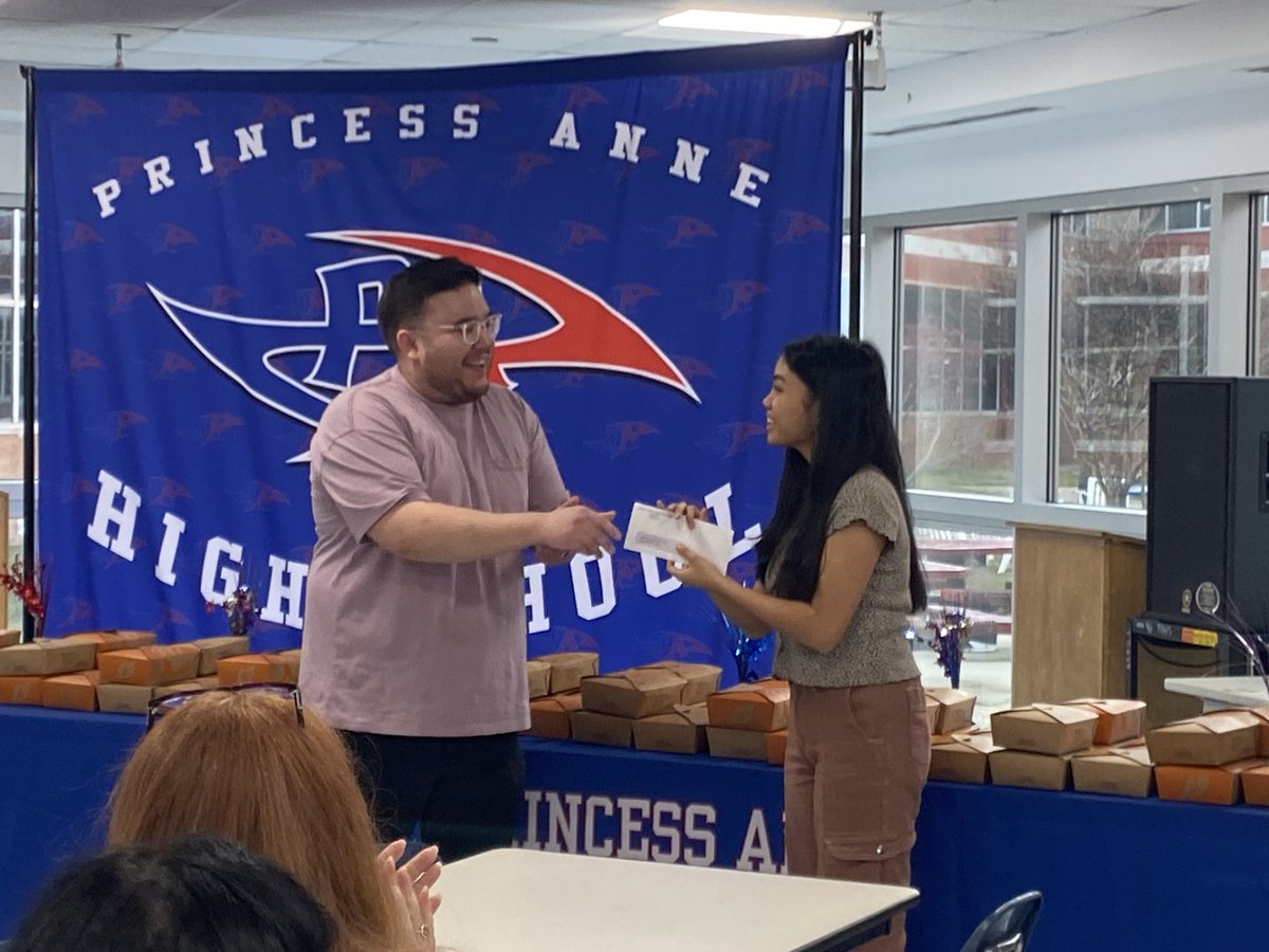 PAHSCAVS's tweet photo. Thank you @NandosUSA in Virginia Beach for for supporting PAHS leadership workshop by donating $15,000 raised on community day! We are so fortunate to have you as our Partner in Education!! 🤩 Our staff also appreciated the delicious chicken you provided 🐔 😋 https://t.co/ovBJerlz4T