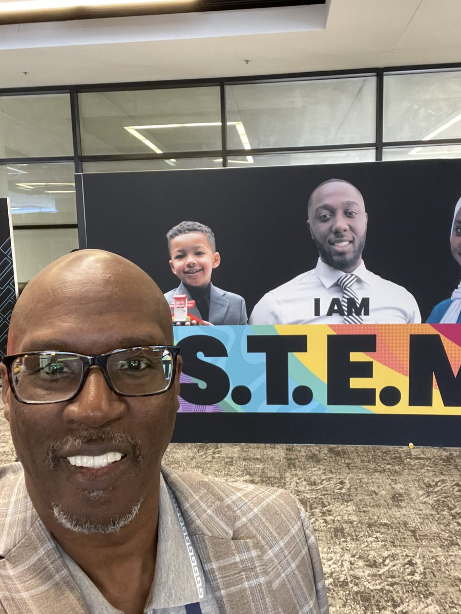 drmarkvaughn's tweet photo. Attending NSBE49 in Kansas City, MO where 10,000+ engineering students and professionals have gathered! So inspiring!

#NSBE49 
#IAMSTEM https://t.co/6N4w2cyfMN