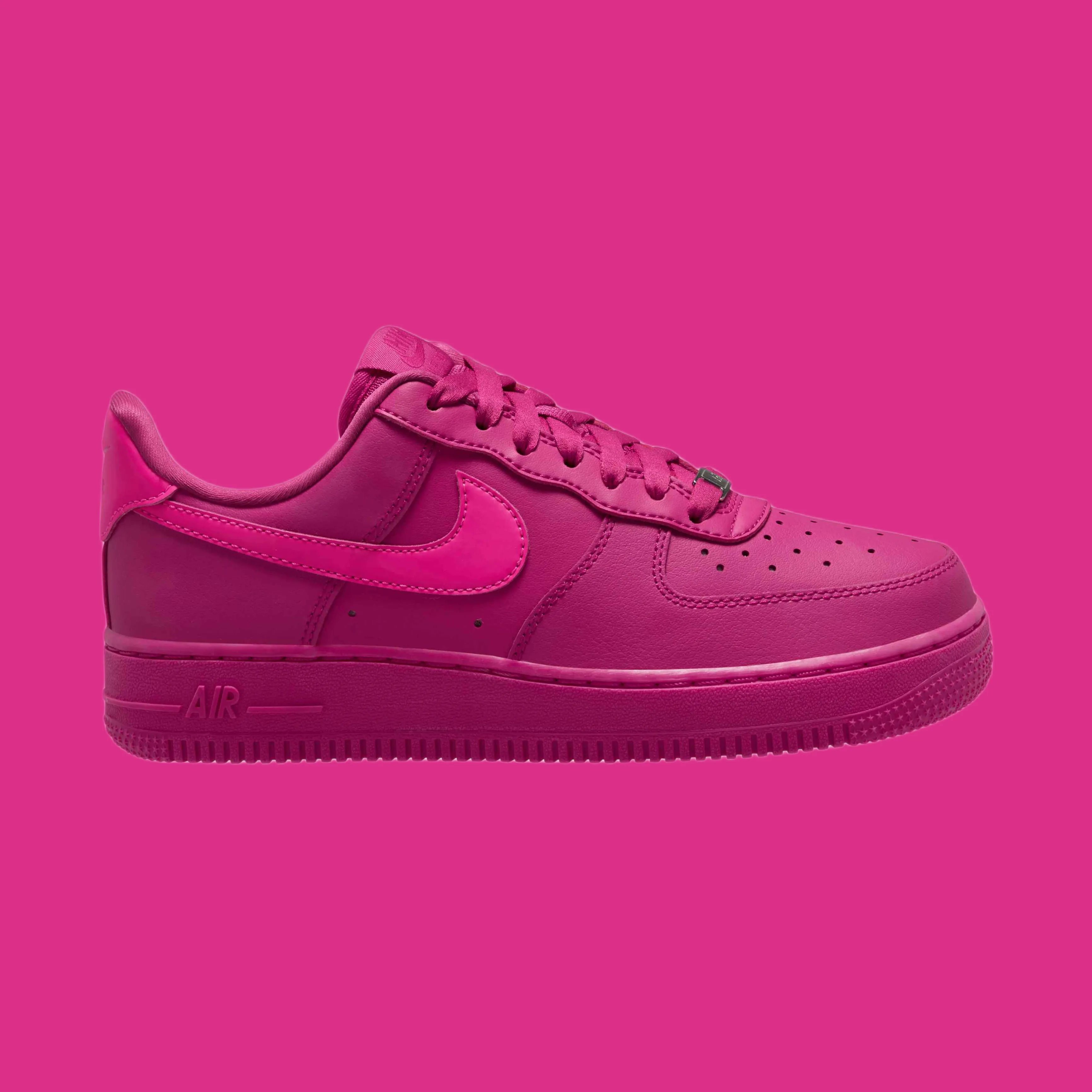 NIKE エアフォース　FIRE BERRY