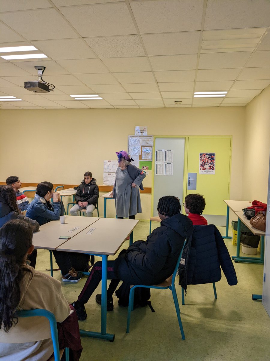HavezMedias's tweet photo. Un egaliday riche en créativité, en échanges, en découvertes avec des élèves intéressés et passionnants ! Merci à tous les animateurs d'ateliers et à l'implication de tous les membres du collège ! #egalite #creil @Cite_educ_Creil https://t.co/yhdW31fbdY