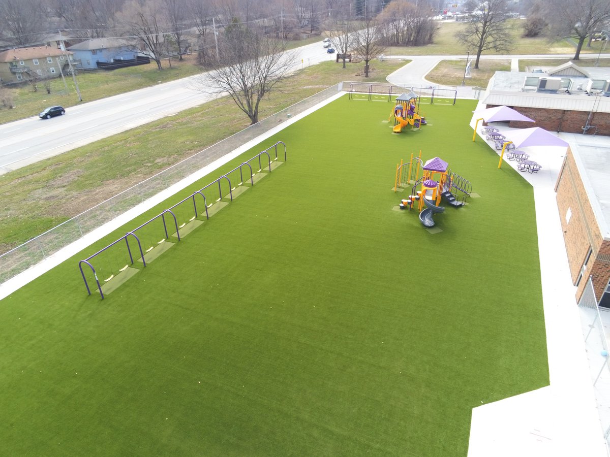 Turfetc's tweet image. James Lewis Elementary in the Blue Springs School district replaced their old synthetic turf with brand new SYNLawn. Clean kids and easy maintenance for the school district, with the safety pad built in underneath. #SYNLawn #playground #playgroundsafety #artificialturf @synlawn