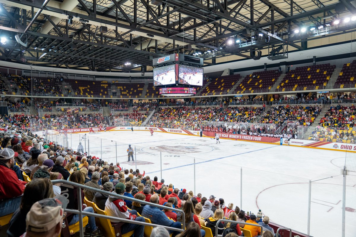 BadgerWHockey tweet picture