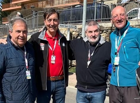 tncomunicacio's tweet photo. Seguim de @voltacat amb bones amistats! 🚲 Javier Guillen, presidente de @lavuelta, Perico Delgado, Celestino Prieto, Gino Bomtempi i Sisquillo!
_
@vilanovapark
@grupomastercold #Volta #VoltaCatalunya #VoltaCat #VoltaCatalunya102 #Ciclisme #Ciclismo #ciclying #Catalunya https://t.co/TI22cPbGVh