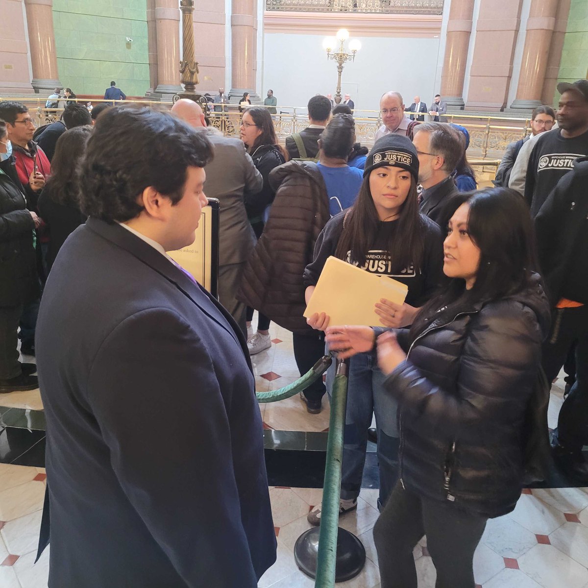 WarehouseWorker's tweet photo. Another week in Springfield fighting for better jobs and healthier communities on behalf of working families across the state✊
#TWFSA #WorkWithoutFear #WorkplaceHealthandSafety #HealthcareForAll https://t.co/H6EWatiQFs