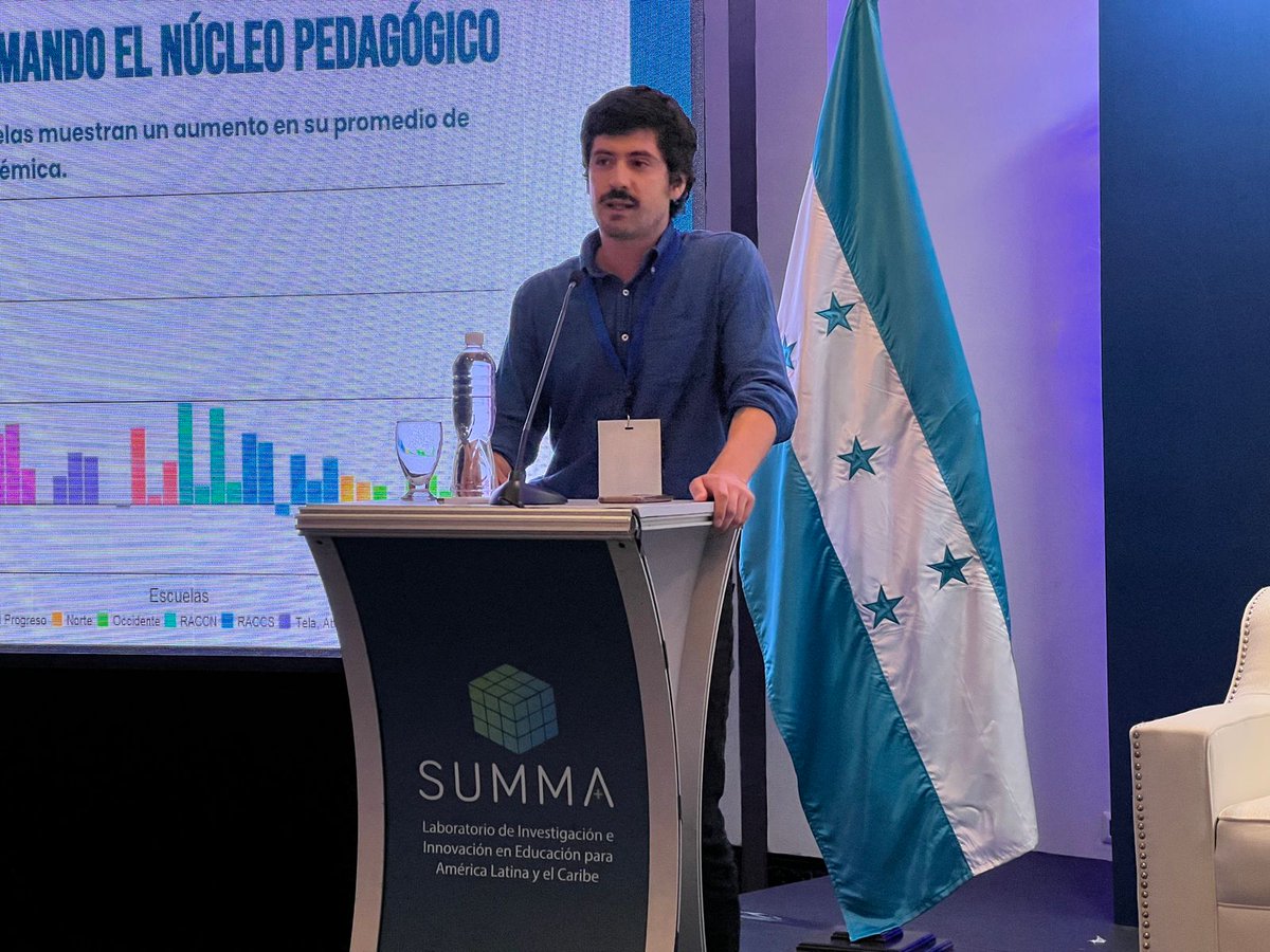summa_edu's tweet photo. #encuentroregional Comenzó la #feriadeexperiencias destacadas del ecosistema KIX en América Latina y el Caribe.
Ahora @Educacion2020 presenta “Adaptando y ampliando la escala de la tutoría entre pares de maestros y líderes escolares para una educación rural equitativa” #TEPA https://t.co/lYqu3MJBw2