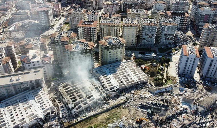 cumhuriyetgzt1's tweet photo. Yüzlerce kişiye mezar olan Rönesans Rezidans'ın yıkılma nedeni ortaya çıktı: Yetersiz bindirme boyu!
https://t.co/HNJjoD1WHA https://t.co/1Ev0yPtzkF
