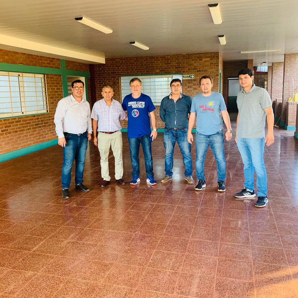 gilsonb10's tweet photo. #Hoy con el Presidente del CGE @jalbertogalarza visitamos la obra de la #EPET N 48 de Wanda en compañía del Intendente Andres Cuper y del Director. Una #importante solución a una demanda histórica de la comunidad. Un espacio que en los proximos días estaríamos habilitando. https://t.co/93cOrC7jyz