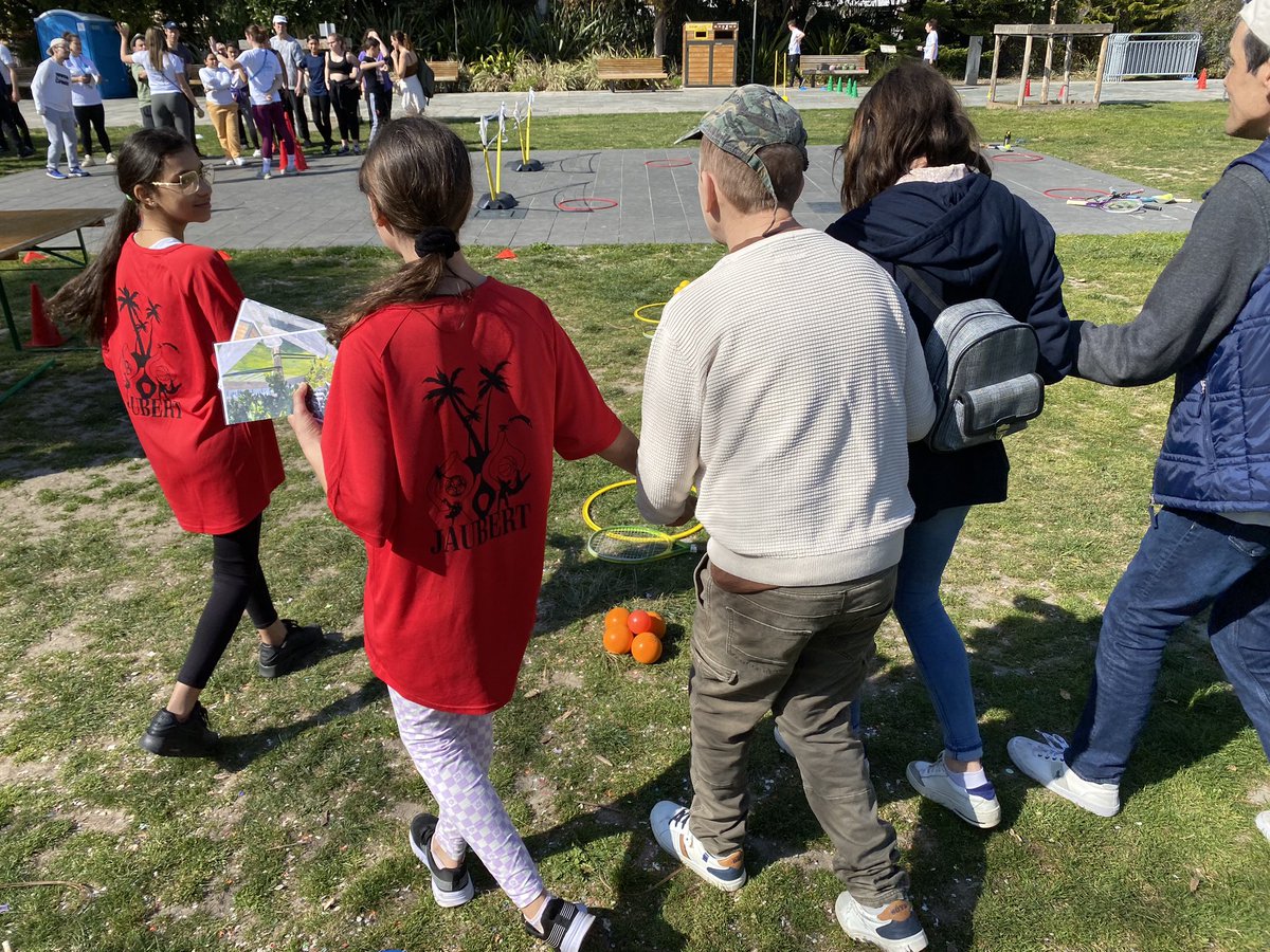 VirSantucci's tweet photo. A l’occasion de la #JNSH, les élèves de l’association sportive du @College_Jaubert ont brillé par leur altruisme, empathie et bienveillance. De belles valeurs qui font chaud au cœur. Merci à @Unss_Nice et aux étudiants de @InitiativeStaps pour cette très belle organisation ! https://t.co/ev6Tp3iymm