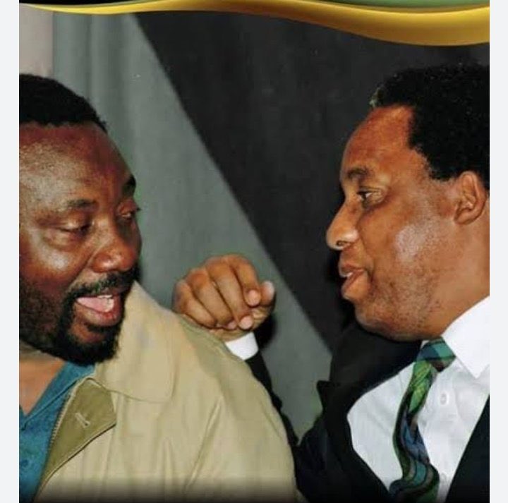 lavitosoul's tweet photo. Comrades ✊🏽 https://t.co/6taMBE1GtN