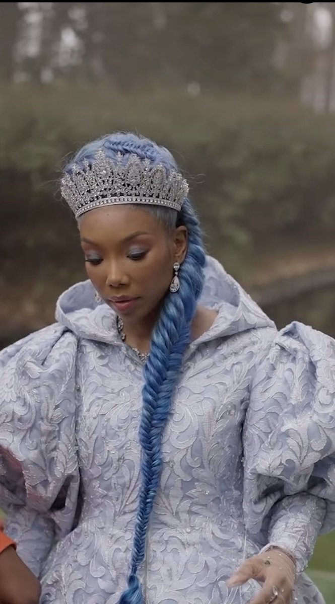 AmydSier's tweet photo. The one &amp; only CINDERELLA 
⁦@4everBrandy⁩ 💙🙌✨
#AlwaysAnd4Ever #SoBeautiful #brandy https://t.co/4kDgsvMRMt