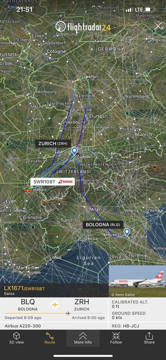 Corma993's tweet photo. @flightradar24 can you explain why this is happening https://t.co/6TScUgGYty