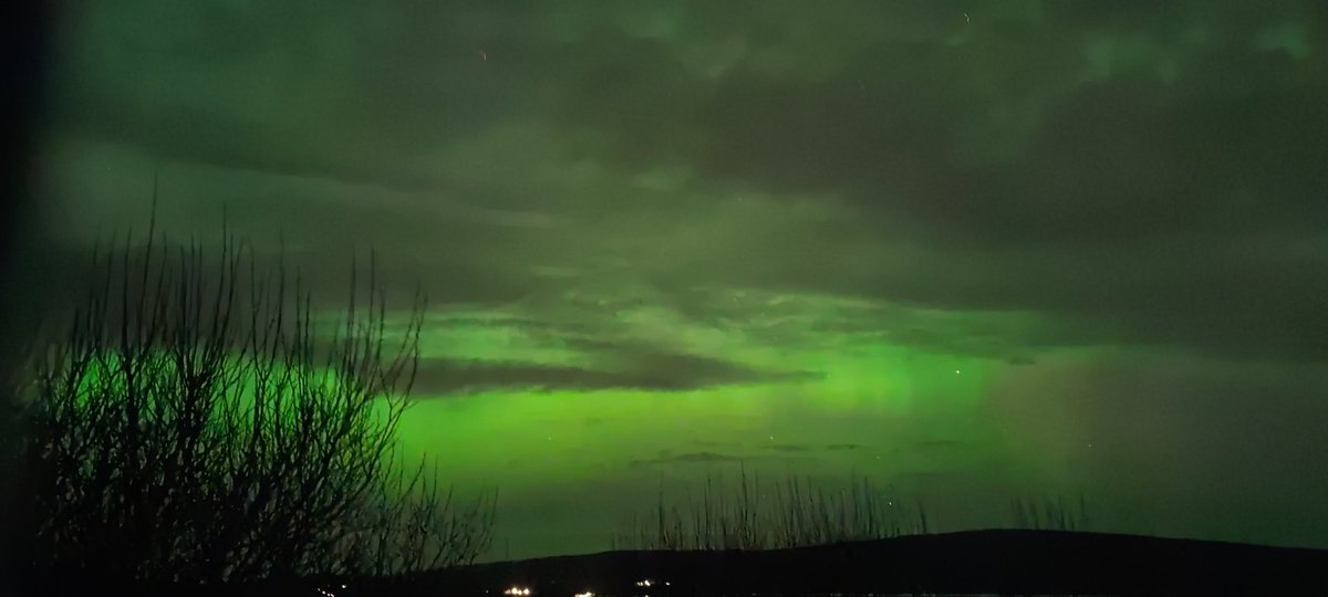 The #AuroraBorealis #northernlights <a href="/STVNews/">STV News</a> <a href="/BBCScotWeather/">BBC Scotland Weather</a> just keep offering tonight