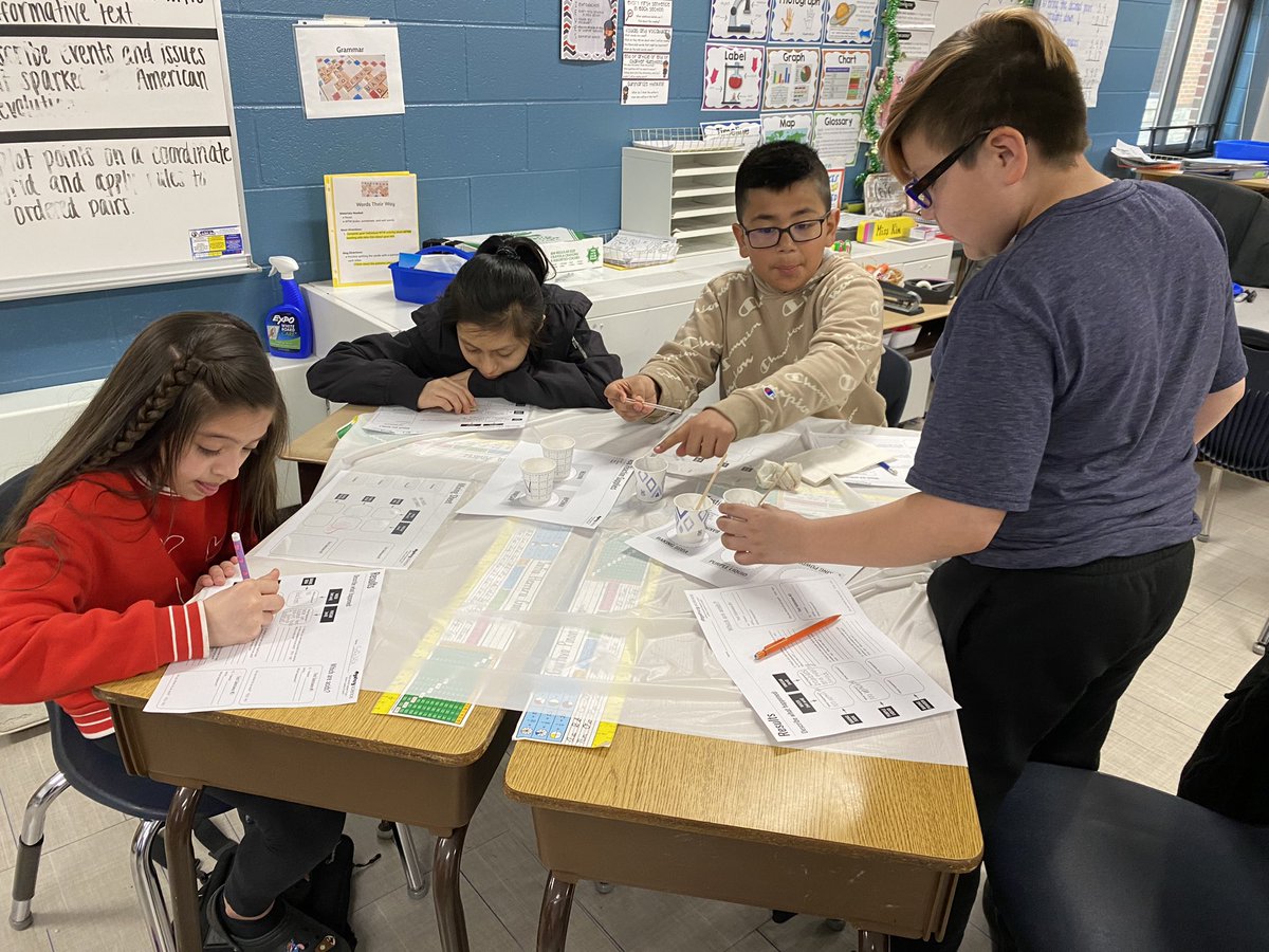 amberkim21's tweet photo. Scientists in the making! Students had so much fun testing substances to see if they caused a chemical reaction 🧪 @ccsd21twain https://t.co/wIOqVbCX4M