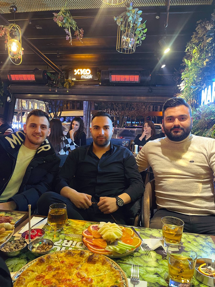 AliBulutt_'s tweet photo. Bu kadar dertten sonra mutlu olamazsak ortalık karışır 🙃 https://t.co/fNy59OIZKB
