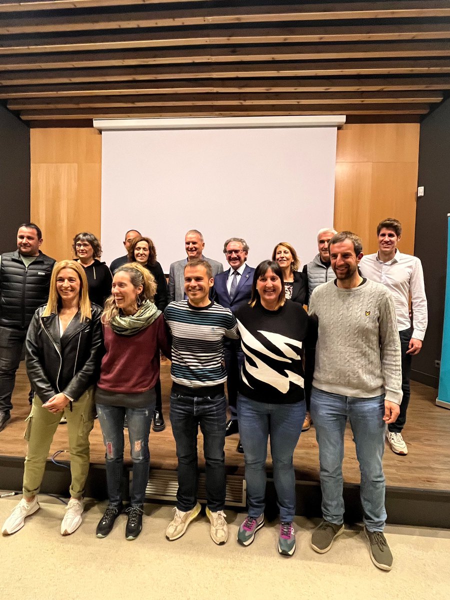 juntsxlavallbas's tweet photo. Avui hem presentat la nostra proposta de govern per a la candidatura a l’alcaldia de la Vall d’en Bas liderada per Toni Arimany i Alicia Caritg #ArimanyAlcalde2023 #juntsxlavalldenbas #gentdedebò #vallemjunts https://t.co/iMkFoZxxgV