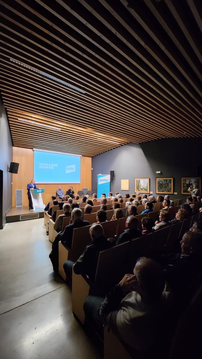 juntsxlavallbas's tweet photo. Avui hem presentat la nostra proposta de govern per a la candidatura a l’alcaldia de la Vall d’en Bas liderada per Toni Arimany i Alicia Caritg #ArimanyAlcalde2023 #juntsxlavalldenbas #gentdedebò #vallemjunts https://t.co/iMkFoZxxgV