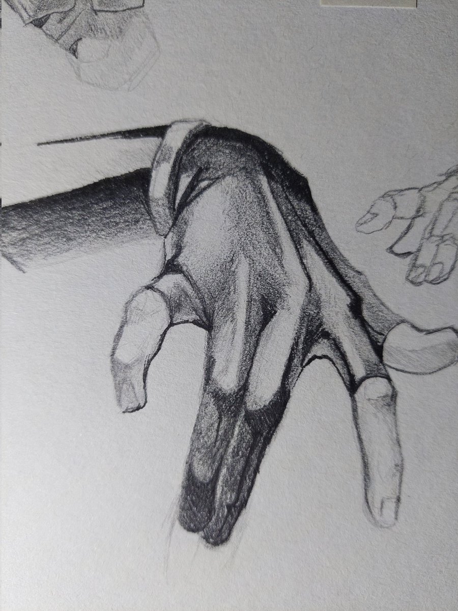 a__llan's tweet photo. Vash's Hands batch 1 #TRIGUN #TRIGUNSTAMPEDE #vash #vashstampede #hands https://t.co/7owD59jhef