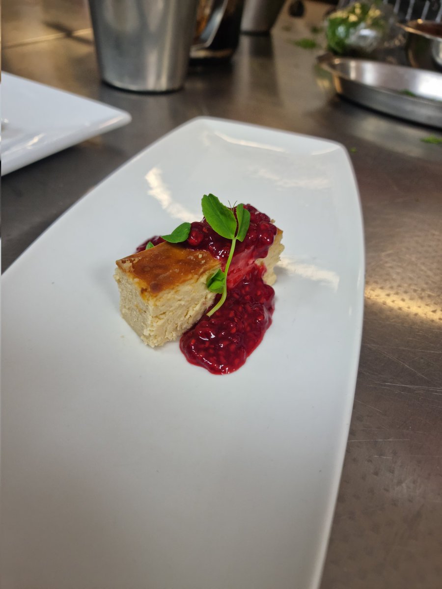 Stunning Polish flavours @HartKitchens <a href="/N_HertsCollege/">North Hertfordshire College</a> this evening for our celebration of Polish cuisine with <a href="/Chef_Kuba/">Kuba Winkowski</a> 
Many thanks for working with the chefs and inspiring the next generation 🙏 🙌
