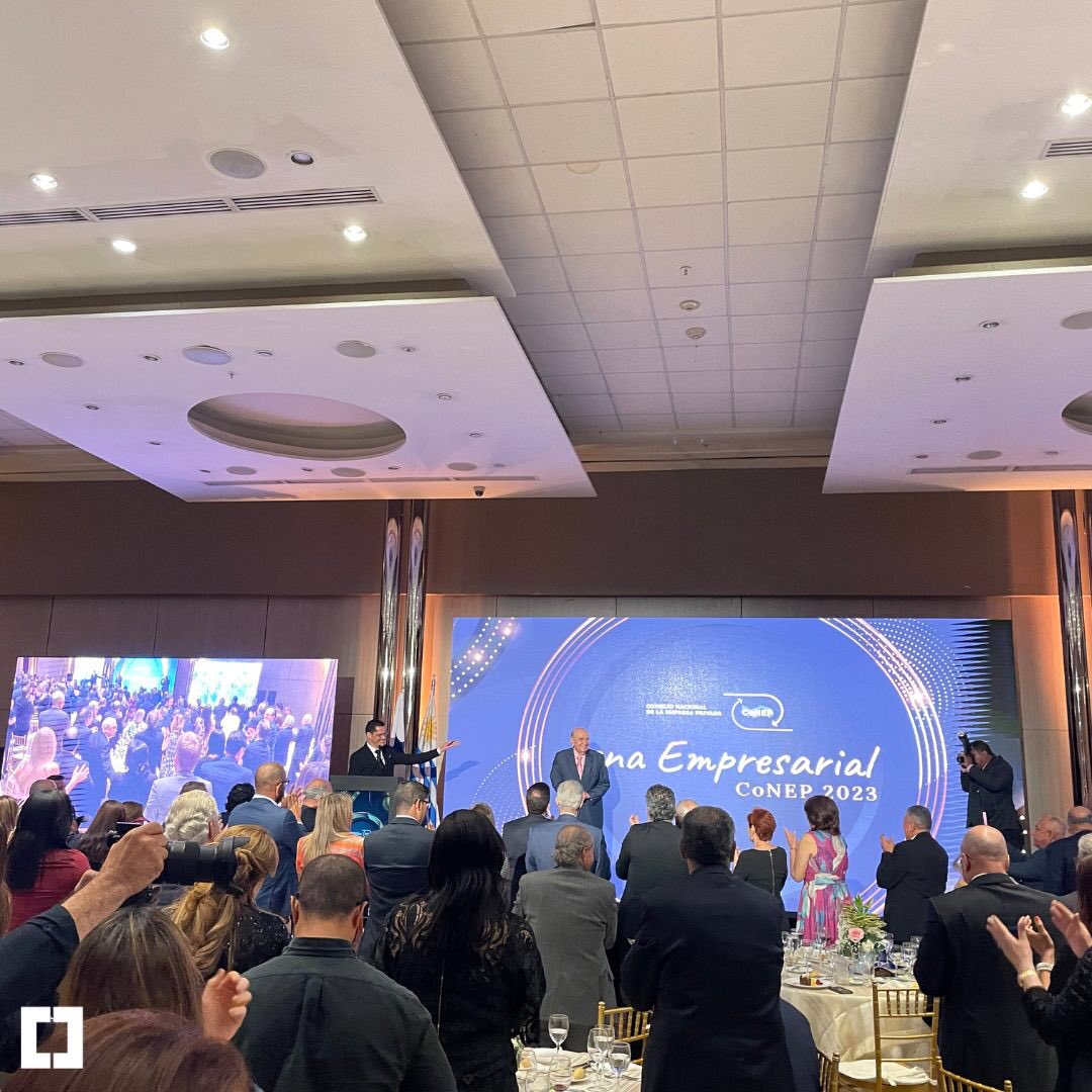 CorpDiplomacy's tweet photo. El @CONEPPanama realizó la Cena Empresarial 2023, evento que contó con la participación del expresidente de la República de Uruguay, Julio María Sanguinetti, reconocido político, abogado, periodista, ensayista y conferencista, quien fue dos veces presidente del país sudamericano. https://t.co/L2cSzkM8hV