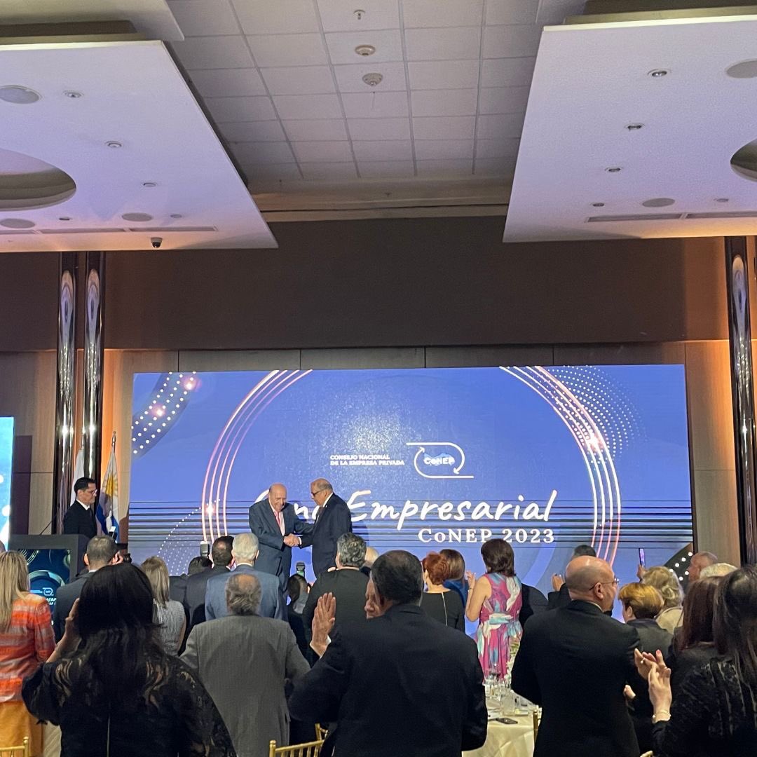 CorpDiplomacy's tweet photo. El @CONEPPanama realizó la Cena Empresarial 2023, evento que contó con la participación del expresidente de la República de Uruguay, Julio María Sanguinetti, reconocido político, abogado, periodista, ensayista y conferencista, quien fue dos veces presidente del país sudamericano. https://t.co/L2cSzkM8hV