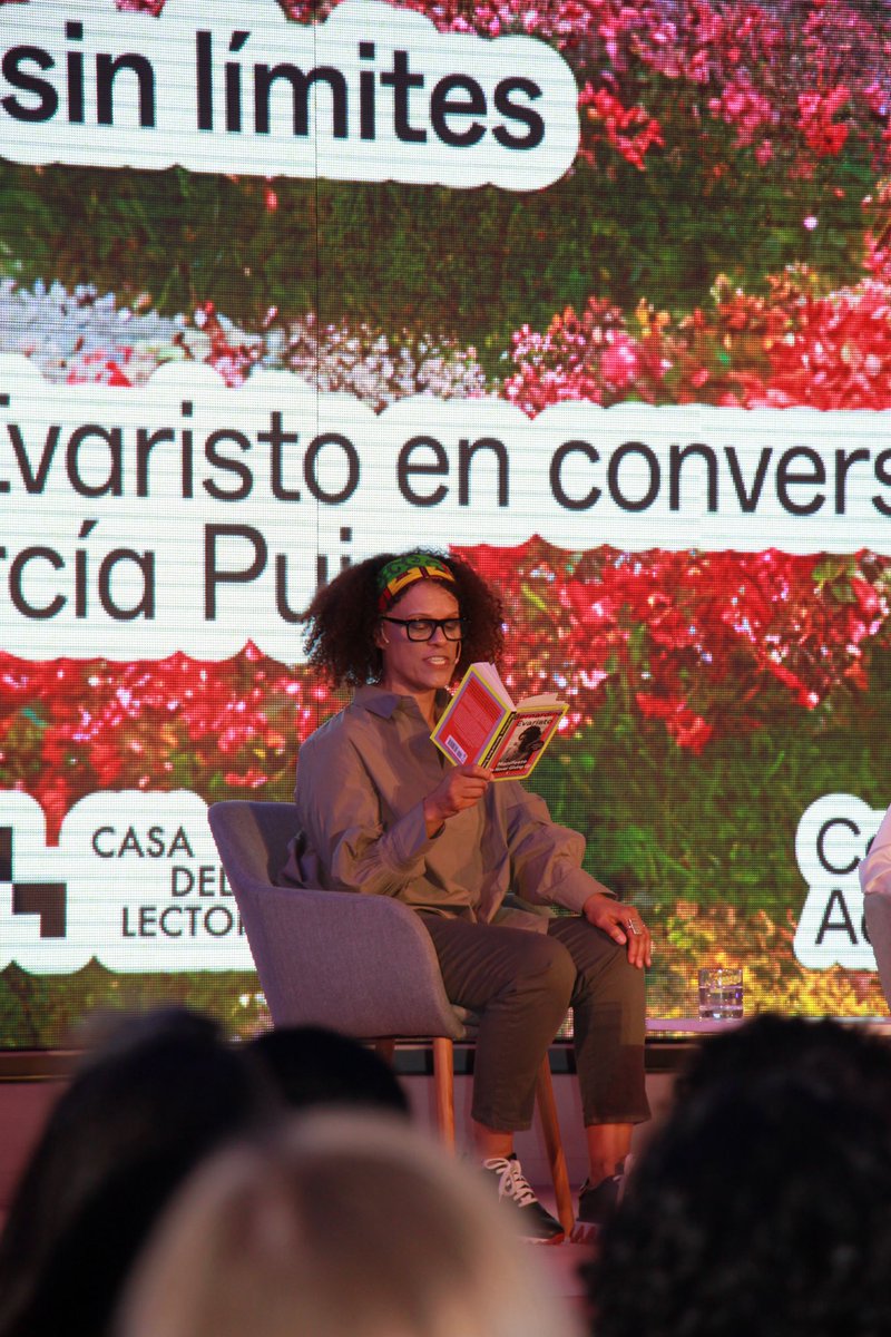 CasaLector's tweet photo. Súper interesante la conversación de @BernardineEvari con Mar García Puig sobre “La creatividad sin límites” #CapituloUno #Festival #matadero #madrid #creatividadsinlimites #bernardineevaristo https://t.co/t5oMQ8bMD9