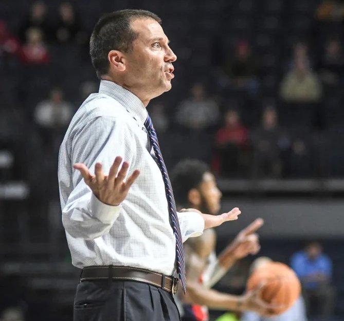 Sources: Sam Houston State's Jason Hooten is the top contender for the <a href="/NMStateMBB/">NM State MBB</a> head coaching position. 

While a deal has not yet been finalized, Hooten is reportedly the frontrunner for the job. He is set to meet with university officials in Las Cruces. 

#NMSU | #AggieUp