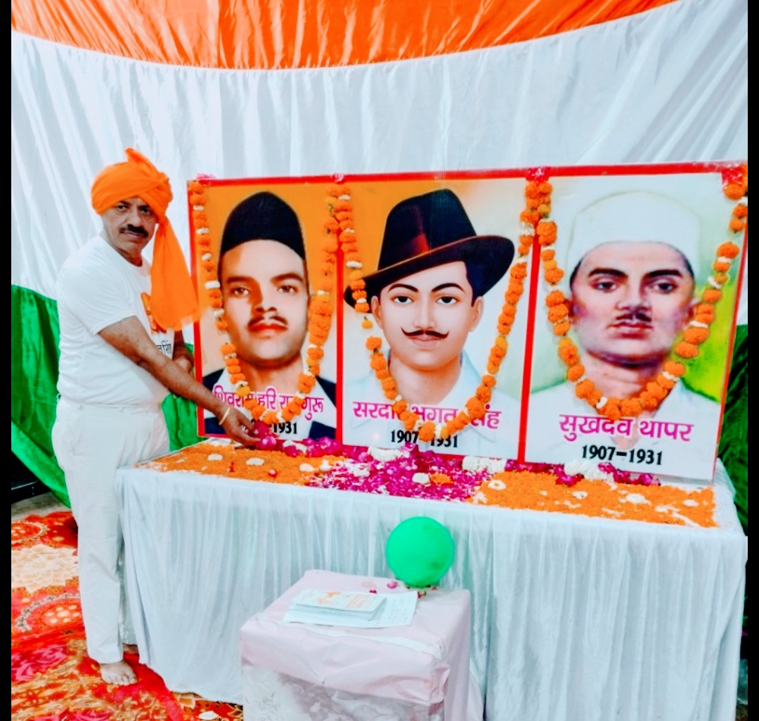 dhall_major's tweet photo. 23 मार्च 2023
शहीदों की शहादत को नमन
मेजर राजीव ढल https://t.co/OLE9n79axE