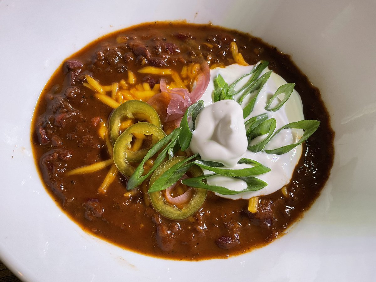 schmoozequeen's tweet photo. Best #Vegan Chili ever! #VeganChili
@gardein #PlantbasedMince @Violife @Tofutti #Tofutti
TOPPED with #ViolifeCheddar #SourCream #SourSupreme Pickled Red Onions & Jalapeรฑos
Kidney beans, #Gardein mince, red and green sweet peppers.
https://t.co/gI6LwW0oKd
#RainbowPlantLife https://t.co/ocw0jiz14X