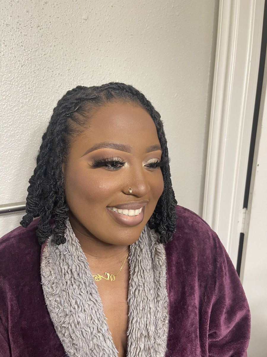 MsPepperDem's tweet photo. Hey everybody! My name is Sofiat &amp; I’m a Houston makeup artist! Please follow me on IG @ Beautifulbeatsbysofi 🥹🫶🏾 https://t.co/wJUMCvrvfJ