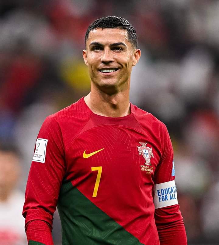 GatesLuesa's tweet photo. @Kennyeyana Posa yako seka esali ngai vraiment...

Plus de 100 M des congolais, moins 1 🤣🤣🤣🤣🤣

Même CR7 sourit. https://t.co/5jyUpfbfPZ