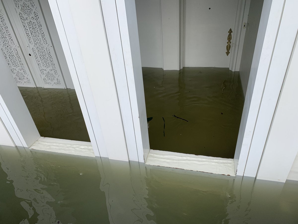 CornellABC7's tweet photo. Sinking Landmark. Famous Taj Mahal houseboat in #Sausalito was heavily damaged by Tuesday’s storm. Sadly, caretakers say it can’t be saved. story at 4/6p.  @LiveDoppler7 #bayareastorms https://t.co/7N9RbX6G14