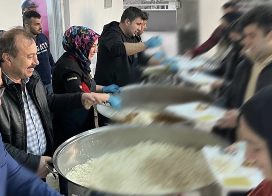 Atas_Yilmaz's tweet photo. Yolcularımıza,
Hancılarımıza,
İhtiyaç sahiplerine,
İftar çadırımızı hazırladık.
Kaymakamlığımıza ve desteğini esirgemeyen tüm hayırseverlere, hemşehrilerime teşekkürü borç biliyorum.
Rabbim hayırlarımızı kabul etsin.
CUMAMIZ MÜBAREK OLSUN
#HayırlıCumalar
#HayırlıRamazanlar https://t.co/MDfETZWcLb
