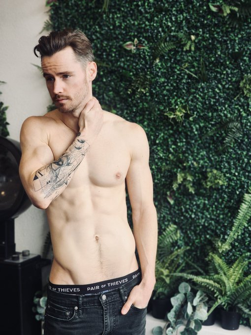 My hairdresser loves me and lets me get half naked in her salon. https://t.co/jgKEFvZsIk<a href="/tag/shibari"class="tags"><span>#shibari</span></a><a href="/tag/ropeart"class="tags"><span>#ropeart</span></a>