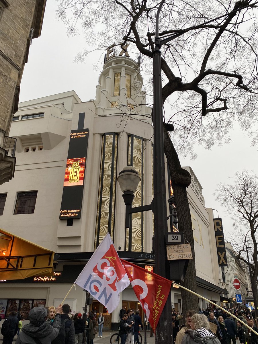 GiffaultE's tweet photo. @sorianotech Sur les chemins rouges, vous retirerez votre réforme du temps de travail #IGNFrance @IGNFrance #Retrait https://t.co/qW3UIwbKXL