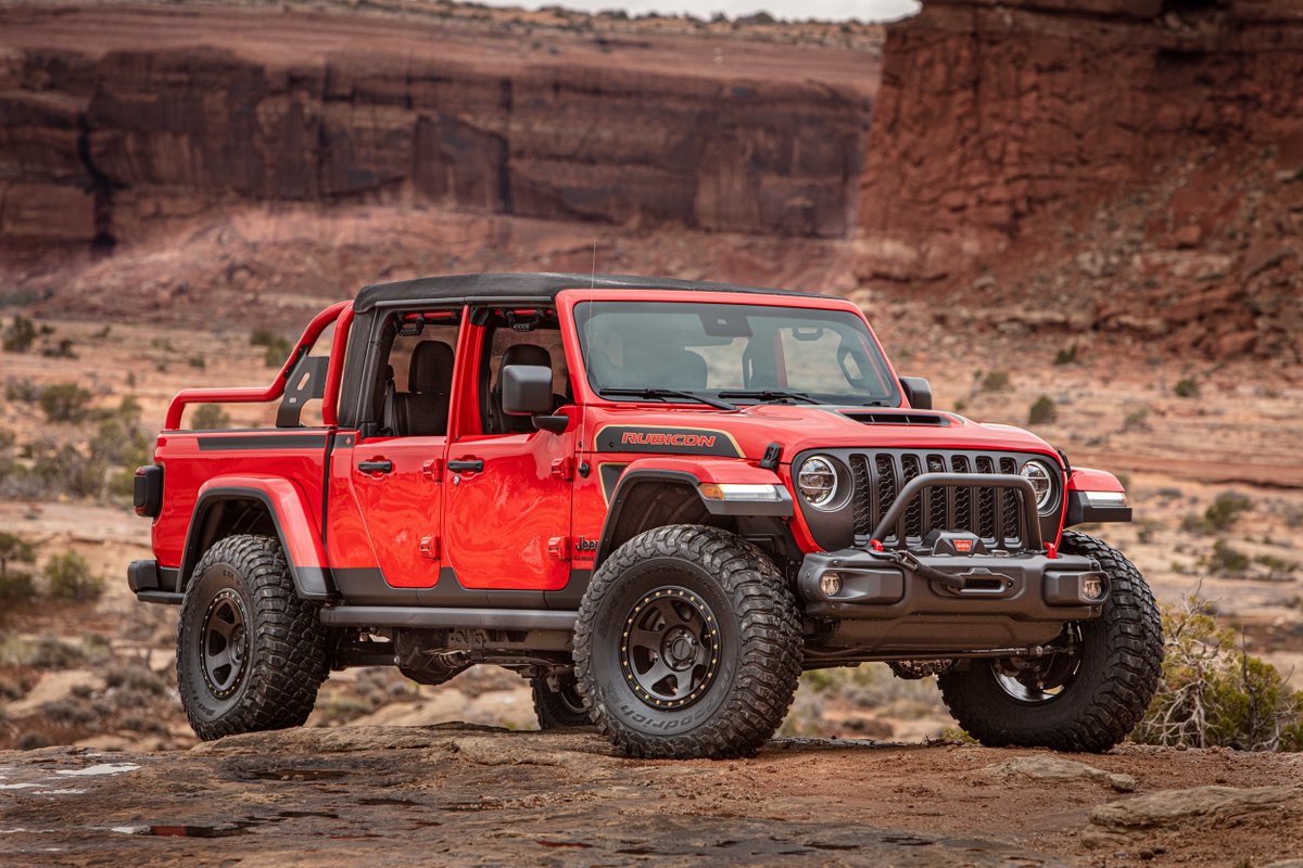 StellantisNAEsp's tweet photo. #TBT. Recordando el Easter Jeep Safari. El concepto @Jeep Red Bare, presentado en la edición de 2021, estaba basado en un #Gladiator #Rubicon animado por un motor EcoDiesel. #RedBare #EJS, #Jeepeando, #offroad #OIIIIIIO #EJS https://t.co/exDelH9KVd