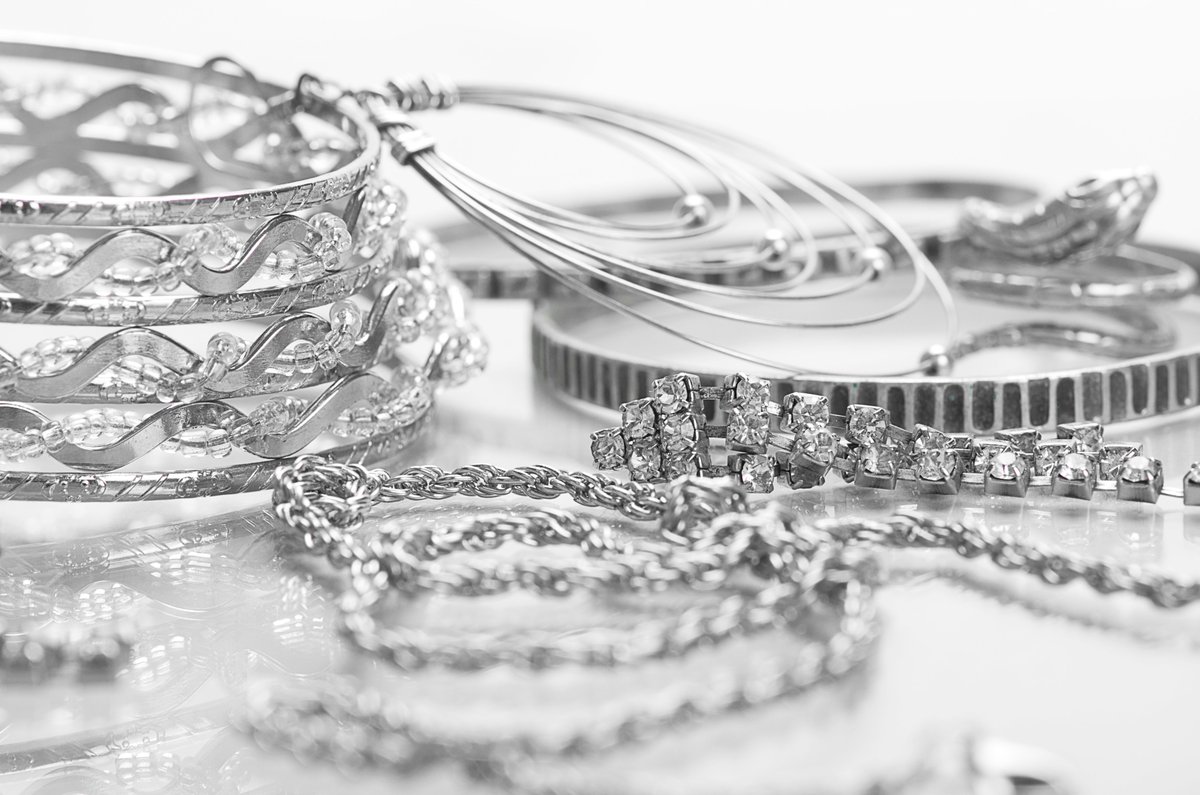 Silver jewelry is popular among consumers and jewelry retailers because of its beauty, luster, design options, and affordability. We recently commissioned a survey of jewelry retailers to gauge various aspects of the silver jewelry market in 2022. See: silverinstitute.org/silver-continu…