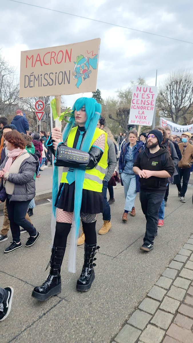 OMG DEVINEZ QUI J'AI CROISÉ EN MANIF???