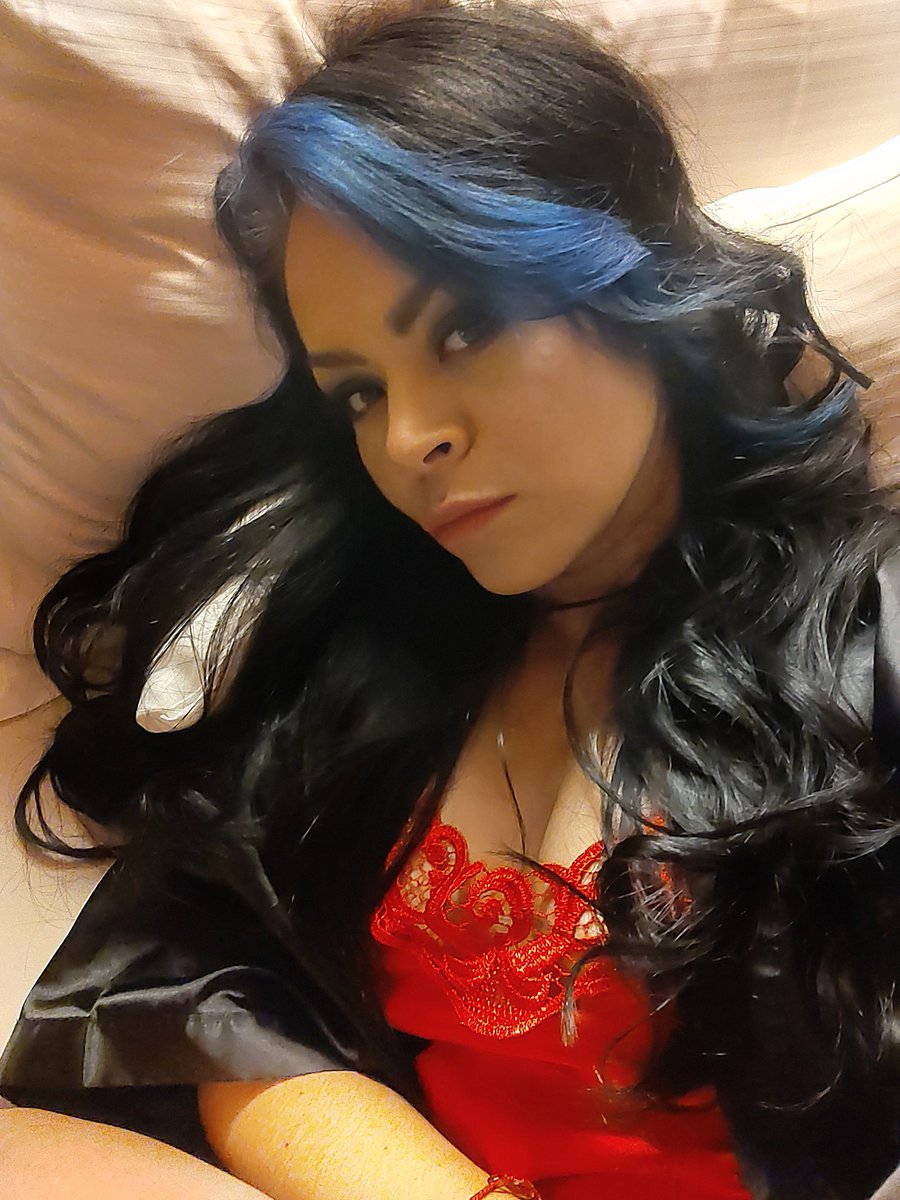 suzyrxn's tweet photo. Back where I belong, startin' over 
🤩🎙️🎶❤️‍🔥🔥🔮✨🚢🗺️🧭🙏🏻
#SuzyV #freelancesinger #cantanteprofesional #Seaside #agradecida #blessed #alchemy #bulletproof #eyeswideopen #buildingup #flyinsolo #lovinmyself #livinlife #cabinsessions https://t.co/nvgZrzZdKA