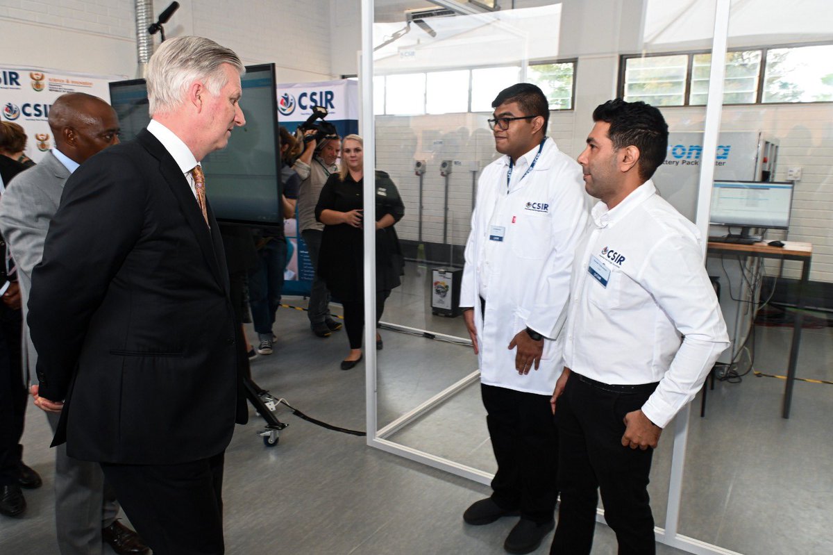 The King then discovers a battery test bed set up by <a href="/VITOBelgium/">VITO</a> and its South African counterpart <a href="/CSIR/">CSIR 🇿🇦</a>. This test lab will offer 🇿🇦 the opportunity to test new battery technologies adapted to local climatic and technical conditions.