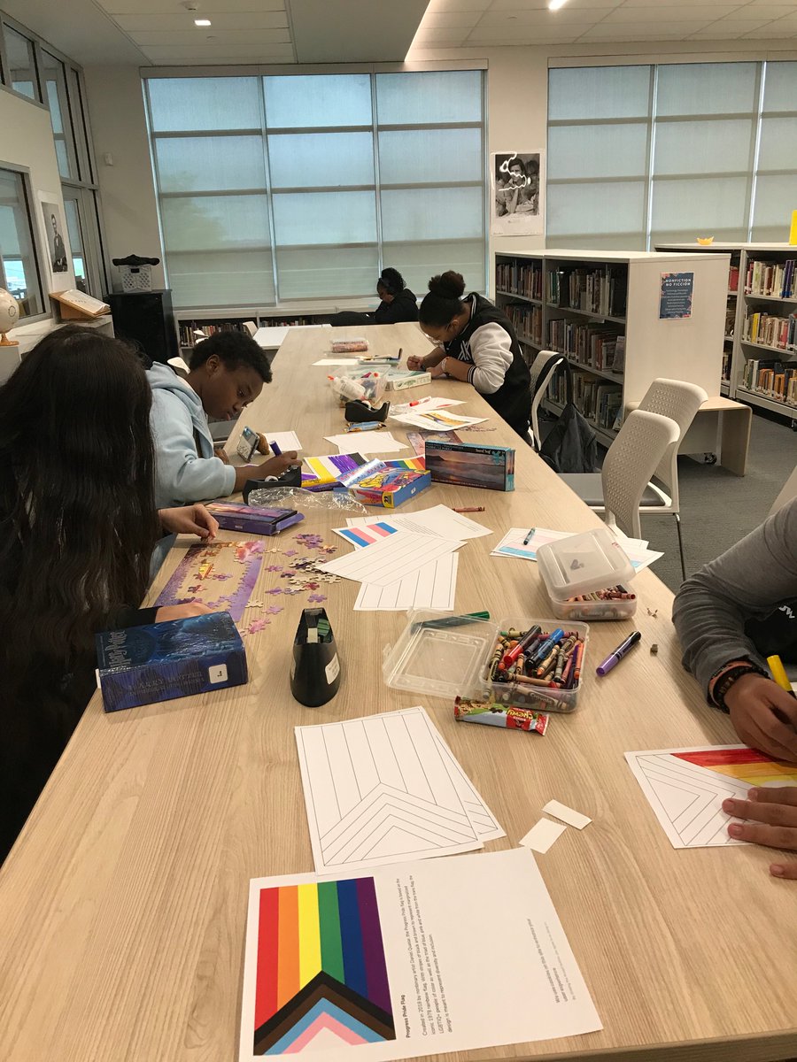EastsideMHSLib's tweet photo. #eastsidepride @AustinISDLibs Pride Week continues! https://t.co/wm8X7zWgjU