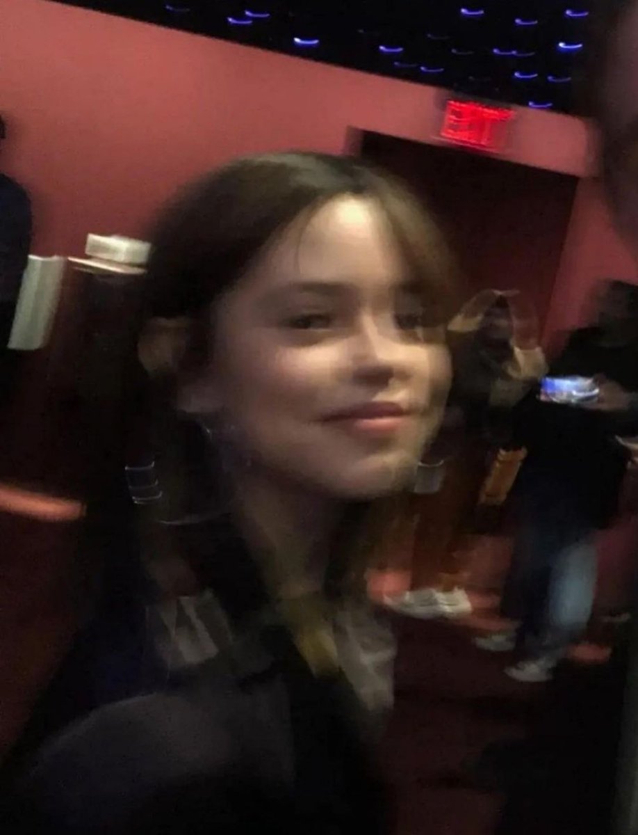 seipphic's tweet photo. hot, hot girls look pretty even in blur https://t.co/LPIca1lxii