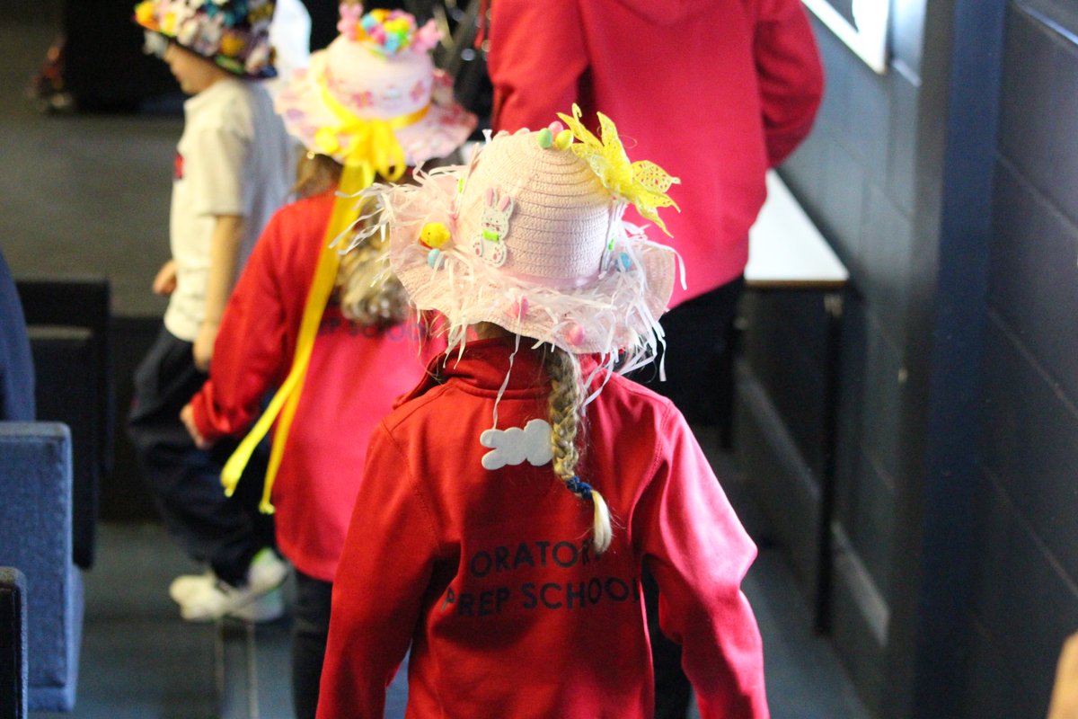 OPS_OratoryPrep's tweet photo. Another big event of our ‘Easter Eggstravaganza’ was our Easter Bonnet Parade.

We saw a dazzling array of bonnets on display, with some even featuring dinosaurs and a shark!

#EasterBonnet #Parade #creative #OPSCommunity https://t.co/whcmEY6sFs