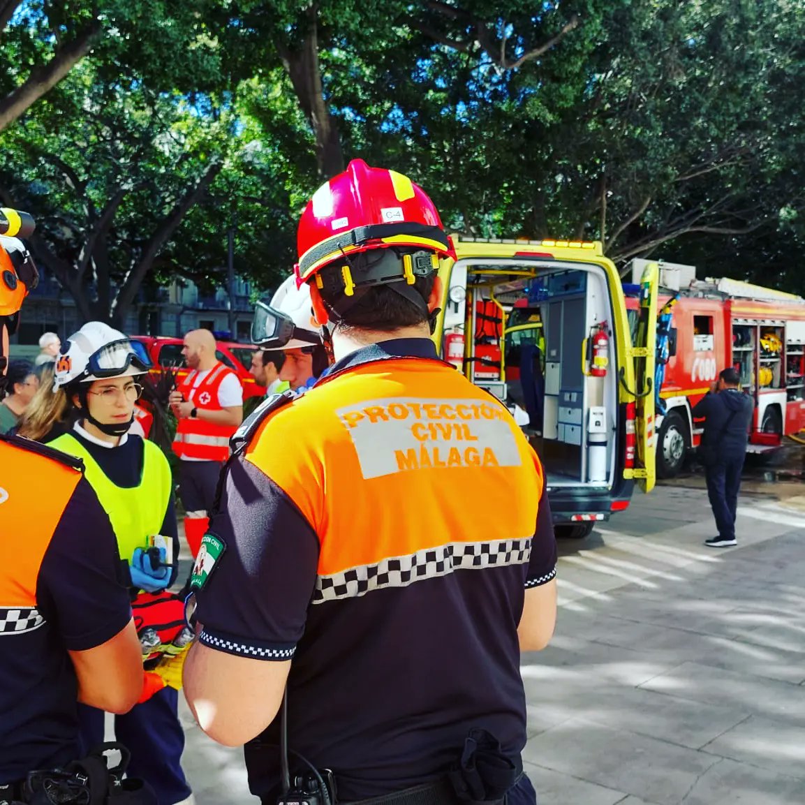 VPCMalaga's tweet photo. 📣#INFORMACIÓN |
El pasado ⌛ #Jueves día 1️⃣6️⃣ de #Marzo Participamos como 👥 #Intervinientes en el #Simulacro de 🚇 Metro #Málaga. Con este tipo de #Ejercicios, se pretende, por un lado, que los #Equipos de 🆘 #Emergencias conozcan las Instalaciones y planes de #Autoprotección. https://t.co/BEmqHUbB9w