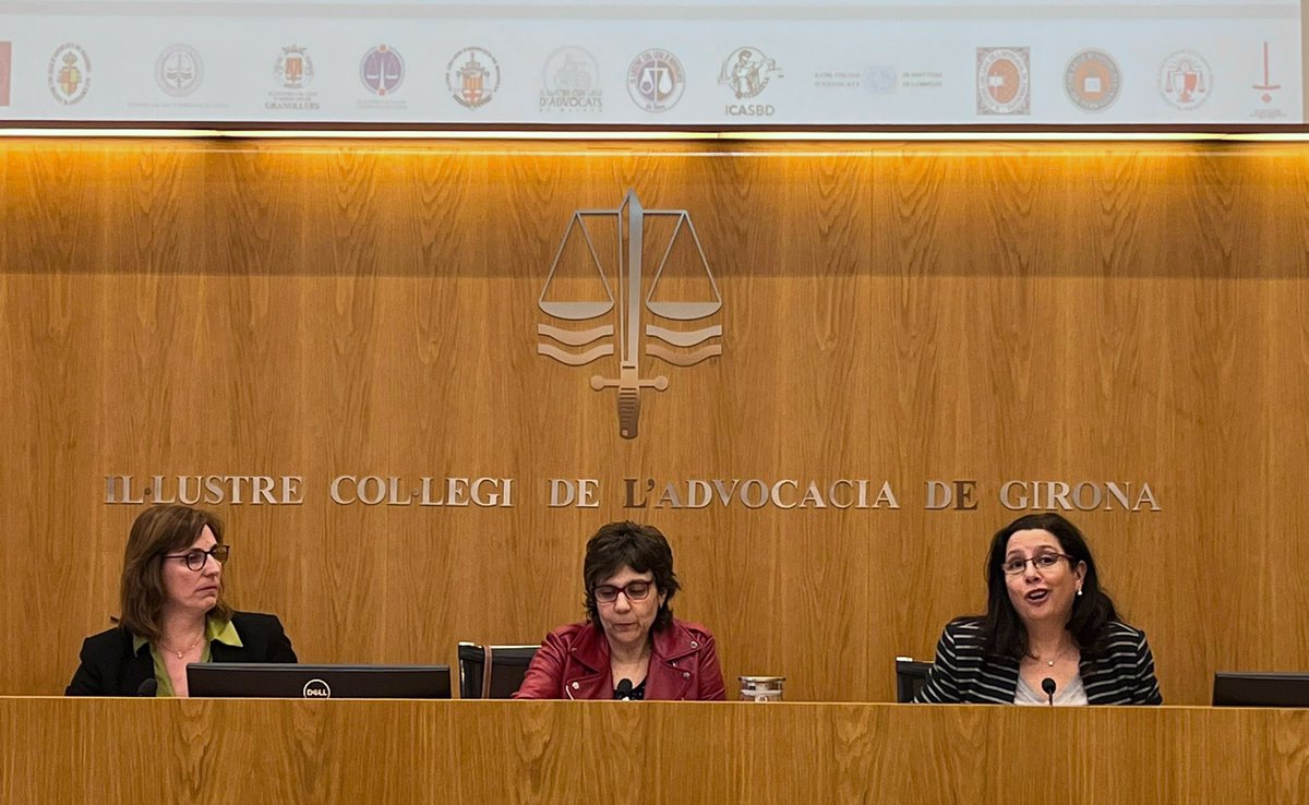 icagirona's tweet photo. El moment de les conclusions a càrrec de @OrdunaEncarna, presidenta del @conselladvocat, i Eulàlia Barros de la jornada sobre les “Novetats legislatives i jurisprudencials a l’àmbit penal”.
#inDRETS #ICAG #JornadesICAG #AdvocaciaGirona #Girona https://t.co/1qs4PPBxqP
