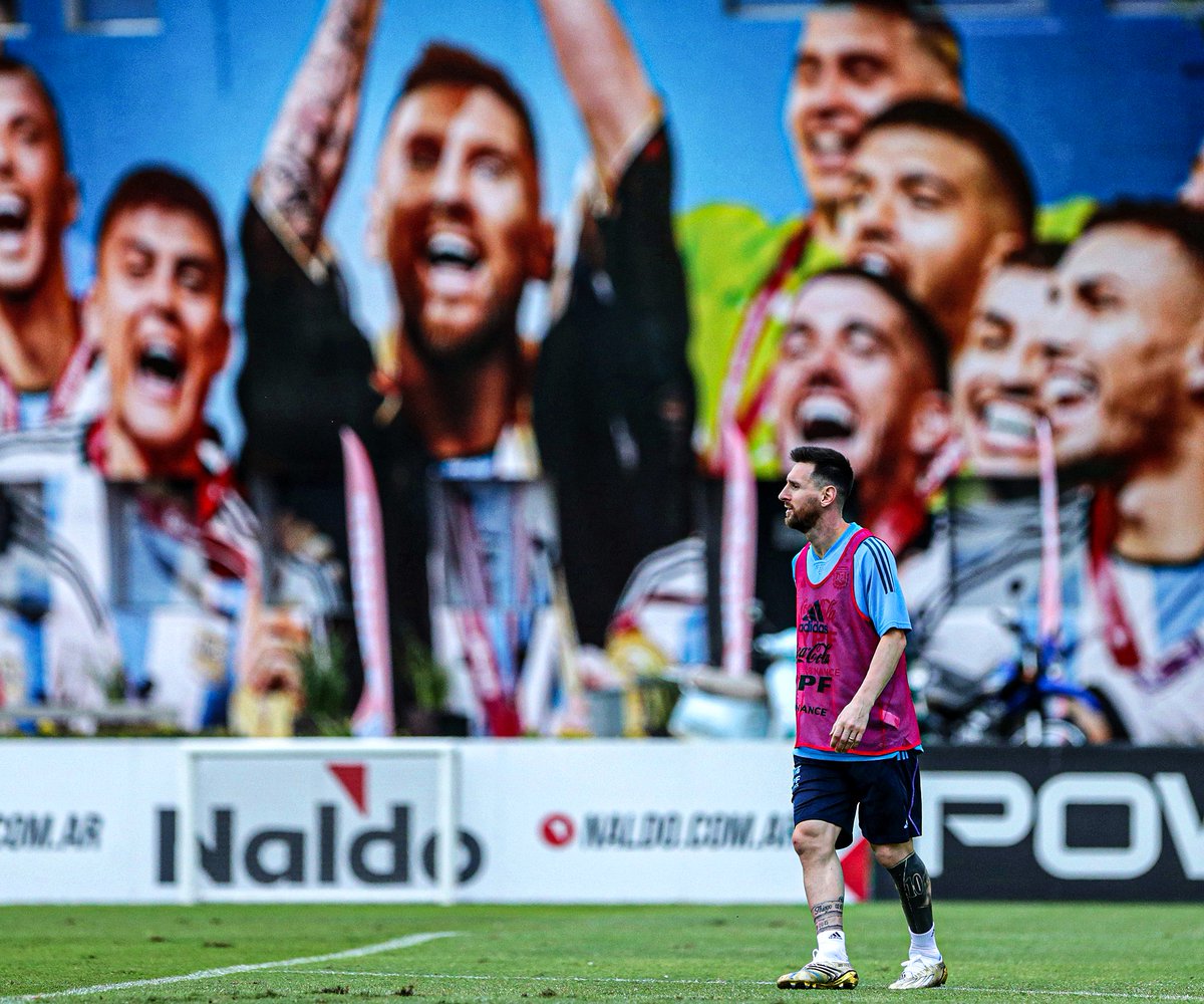 GoalAR's tweet photo. ليونيل ميسي يخوض تدريباته تحت أعين طويل العمر ليونيل ميسي 🐐🏆 https://t.co/mrUTHnp32o