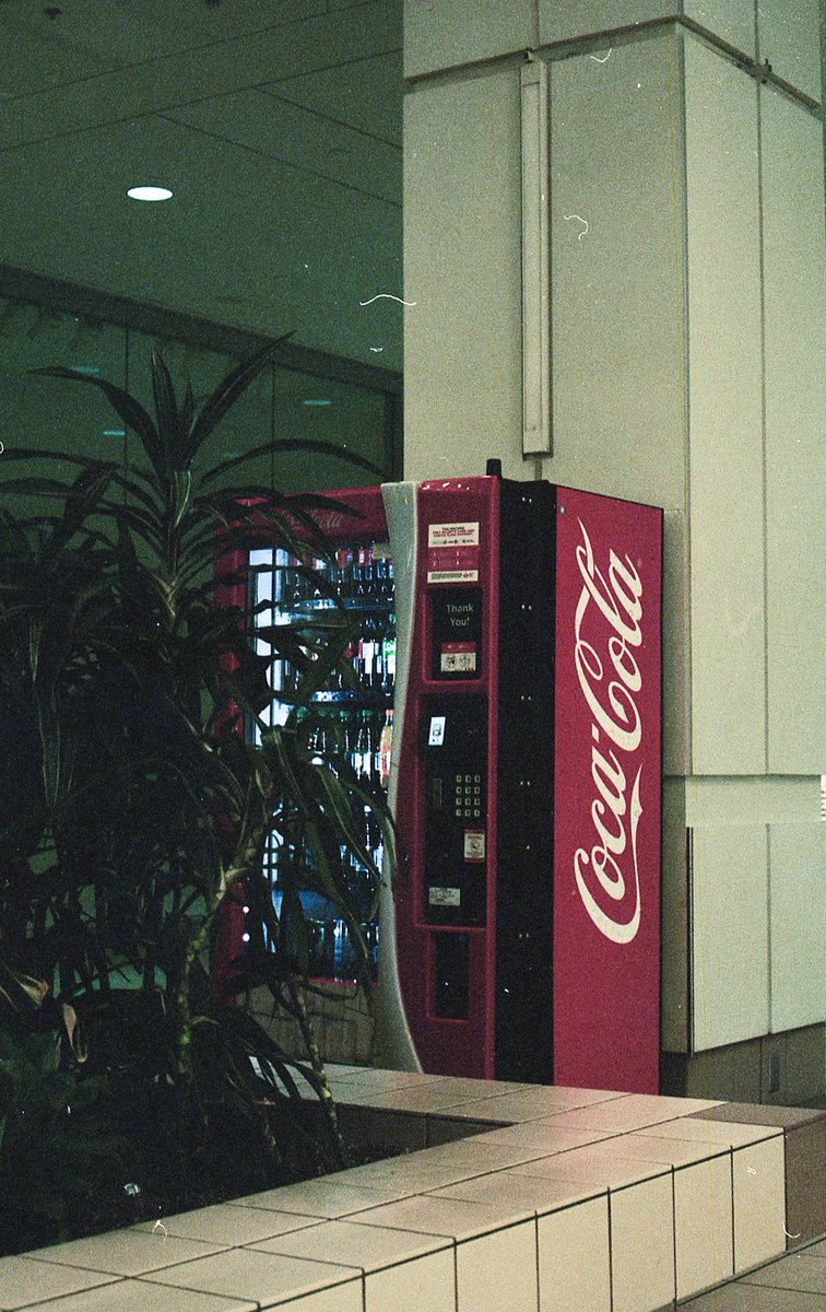 Metrotown 
📸 Canon Eos Rebel II 
🎞️ Portra 400