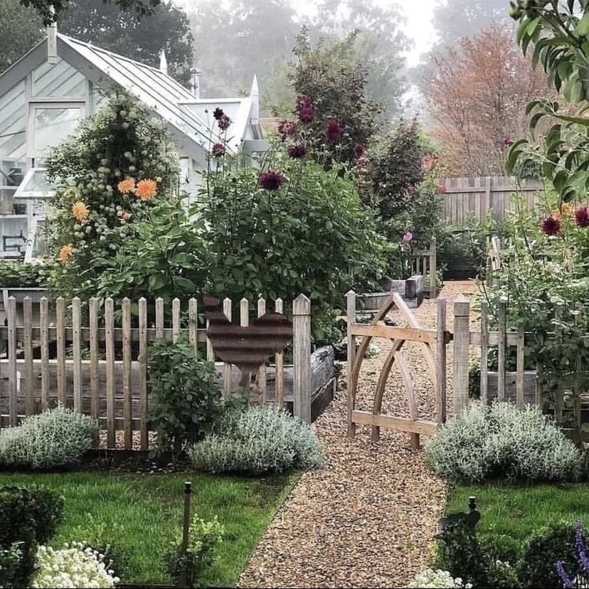 finelinessa's tweet photo. Which of these gardens is your favourite?🏡
Image courtesy: @glamorousgardens
#finelineslandscaping #gardenplanning #countrycottage #gravel #flowerstagram #gardenlife #cozycottage #gardendesign #gardenlife #allium #cottage #countryhousestyle #cottagechic #cottagegarden https://t.co/7OBMFb7xYn